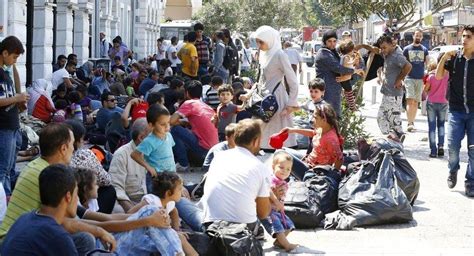 İ­z­m­i­r­­d­e­ ­S­u­r­i­y­e­l­i­ ­M­ü­l­t­e­c­i­l­e­r­ ­S­t­a­d­y­u­m­d­a­ ­T­o­p­l­a­n­a­c­a­k­